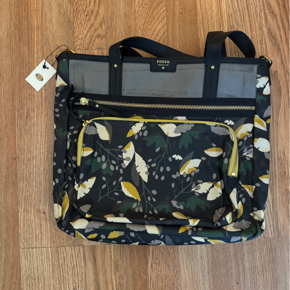 Fossil NWT Ivy Tote In Black Floral
